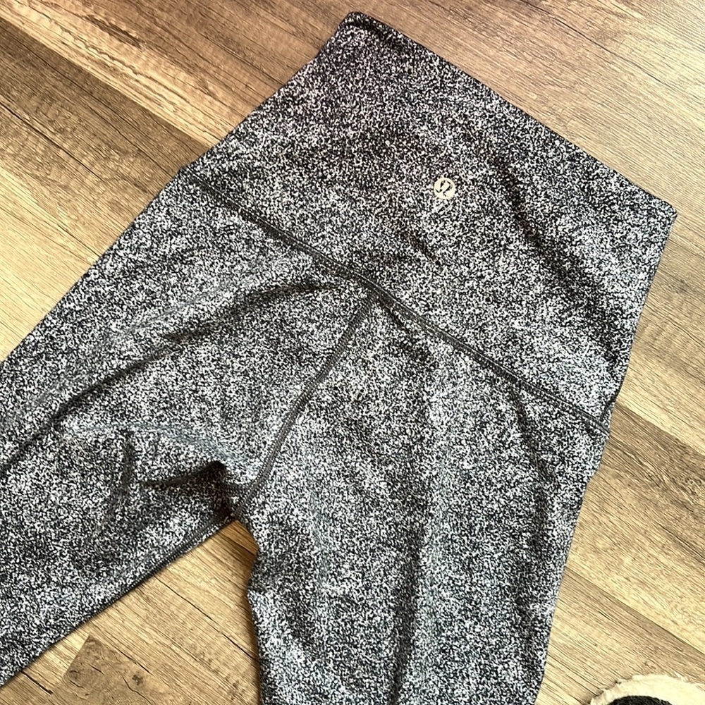 Lululemon Legging Pant High Rise Speckled Black  White size 4 - Picture 12 of 16